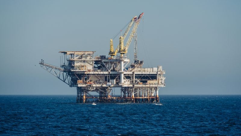 Цената на нафтата се спушти на 83,88 долари откако САД и Иран постигнаа договор
