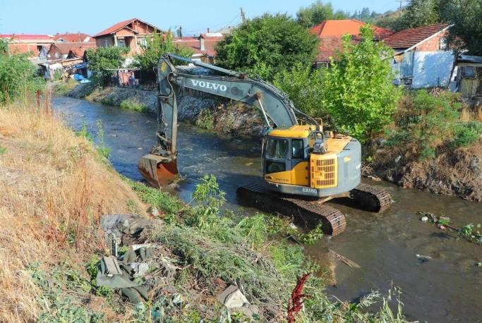 Почна чистење на речното корито на Кумановка