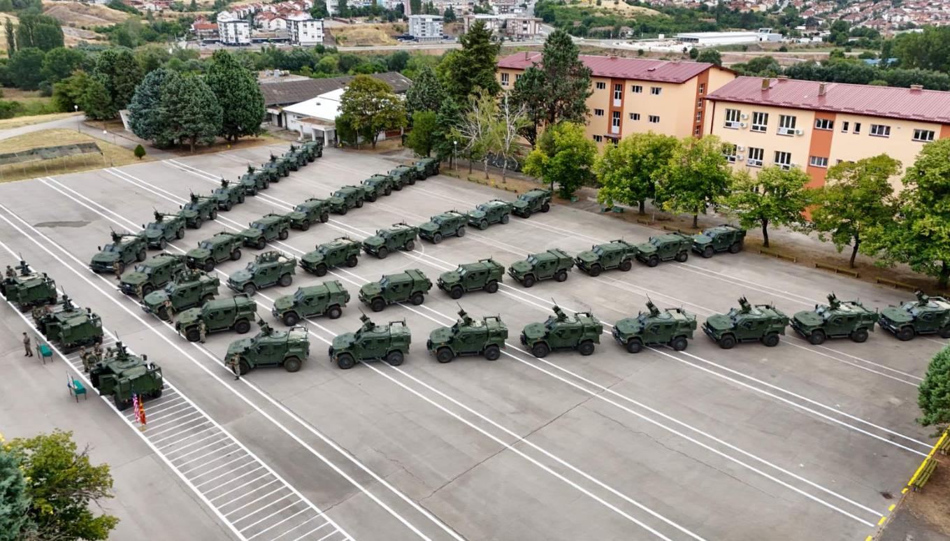 Мицкоски: Капацитетите на Армијата се зголемуваат - нови 29 оклопни возила од САД