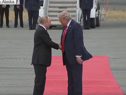 Трамп и Путин се сретнаа на Алјаска, познати се составите на делегациите (ВИДЕО)