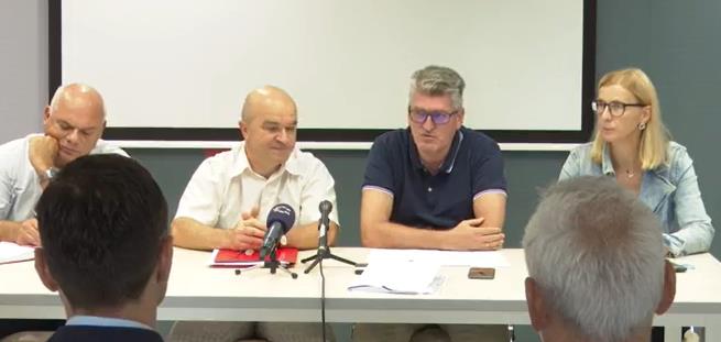 „Оне Македонија телекомуникации“ на унгарски „Фор-ај-џи“, единствен понудувач на тендерот за трет мобилен оператор
