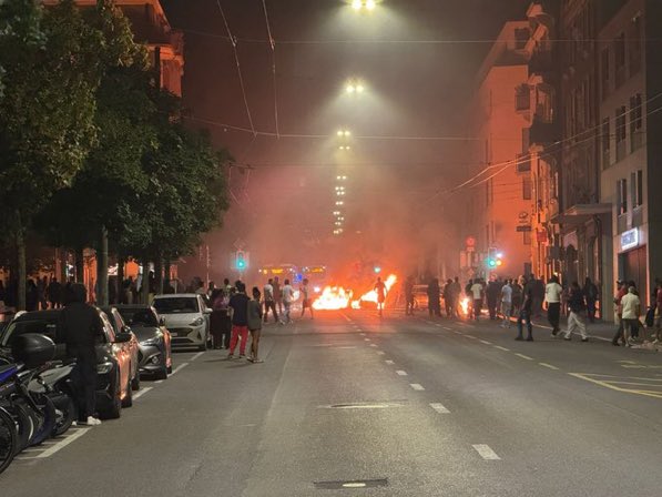 Хаос во Швајцарија: Стотици се судрија со полицијата поради убиство на тинејџер, гореше градскиот превоз (ВИДЕО)