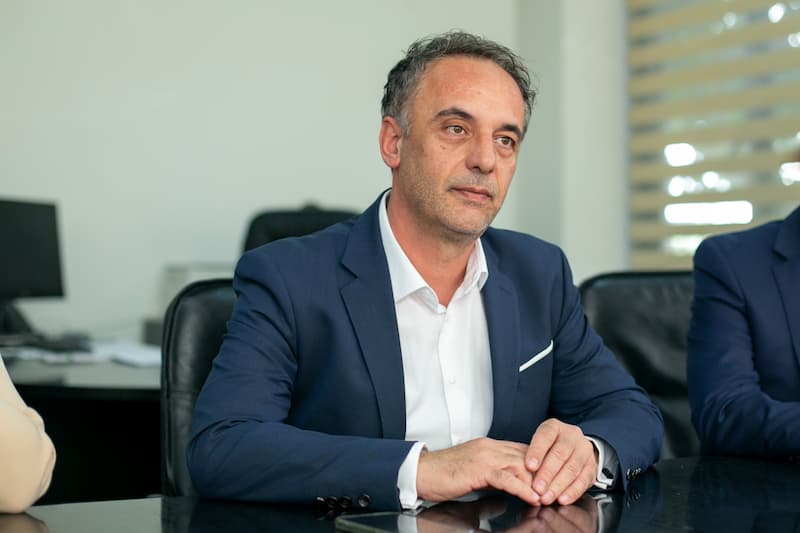 Алиу со директорите на Клиниките за кардиологија и кардиохирургија: Заеднички ги разгледуваме тековните предизвици