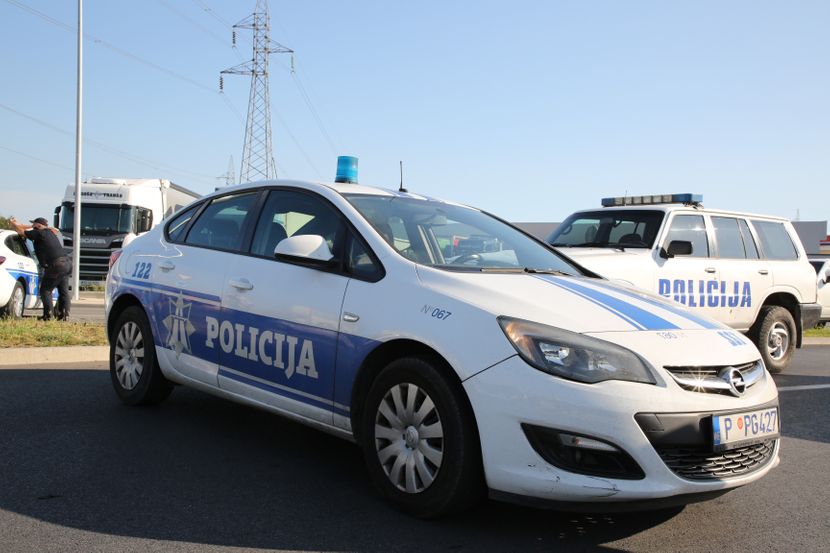 Дете остана без дланка- страшни детали за експлозијата на плажа кај Котор, уапсен белграѓанец