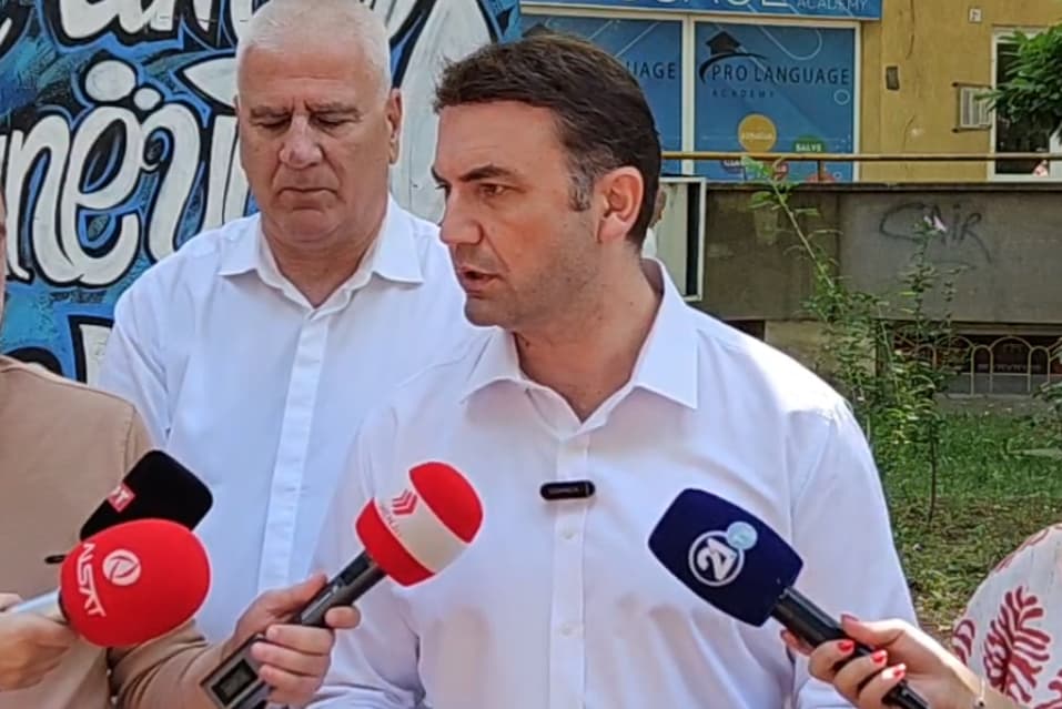 Османи за реформите во образованието: Помалку ученици во училница, телефоните надвор од училниците