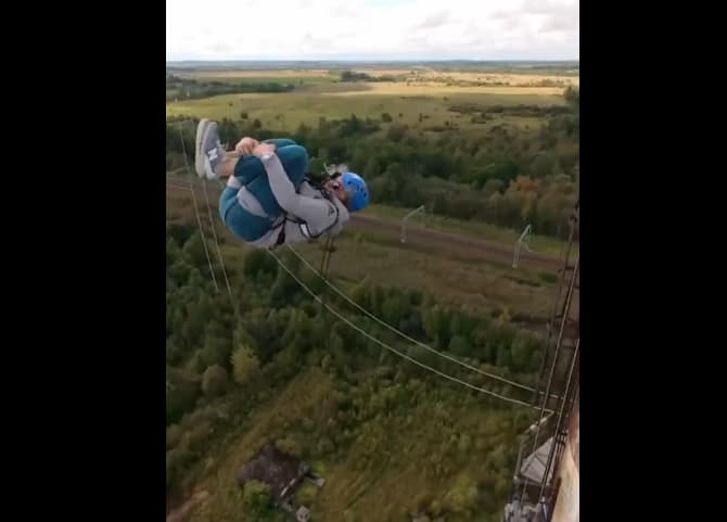 Направила совршен банџи-скок, па се вратила да направи селфи- паднала од 88 метри пред очите на синот (ВИДЕО)