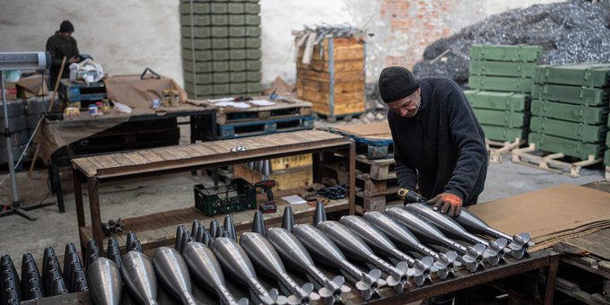 Украина го преместува производството на оружје во земји членки на НАТО: Руските ракети може да почнат татална војна