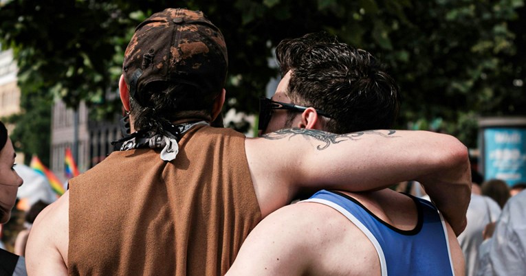 Зошто постои геј популација ако не се размножува?