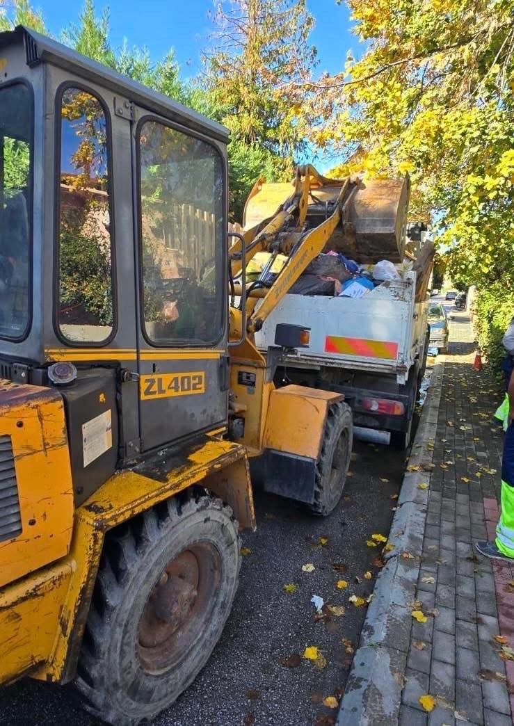 Герасимовски: Собрани 3 големи контејнери за кабаст отпад и 25 помали контејнери, интензивно го расчистуваме сметот во Центар