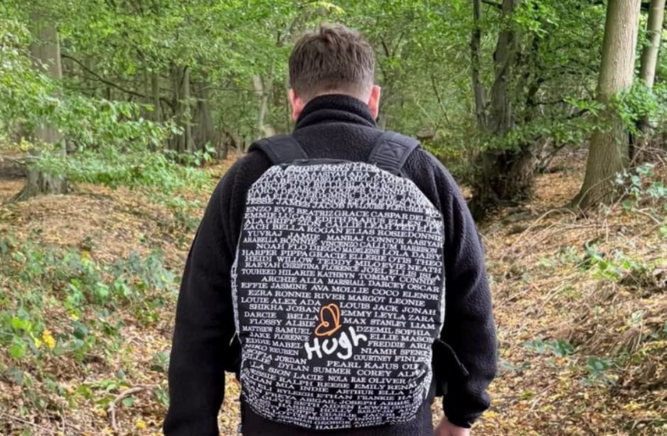 Пешачел 100 километри во чест на 6- годишниот син, кој починал од рак- носи ранец, тежок колку детето (ВИДЕО)