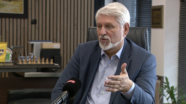 Стевчо Јакимовски: Да беше Пинокио, носот ќе му удреше во крстот на Водно!