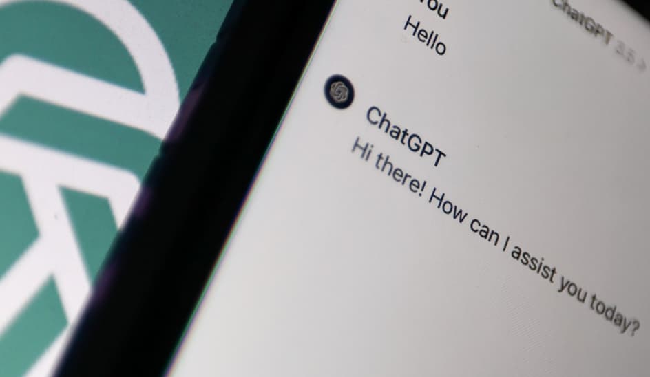 Американски сенатори бараат да им се забранат Четботови на малолетници: Ги поттикнуваат на самоубиства