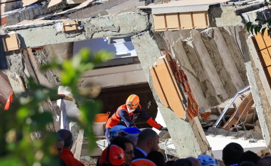 Тажна приказна за семејството што загина при уривање на зграда во Турција: Сите станари се отселија, само брат ми остана