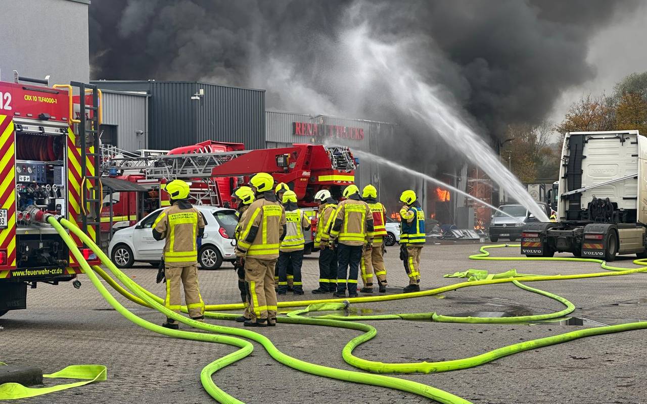 Експлодира цистерна на бензинска пумпа, има повредени- драма во Германија (ВИДЕО)