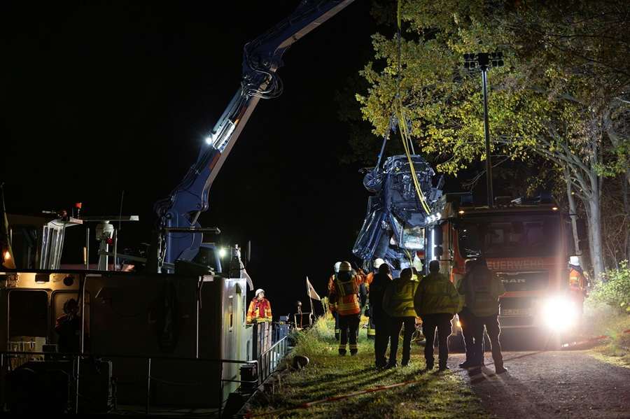 Двајца млади Хрвати и Србин слетеа од мост во Германија со БМВ- на себе носеле опрема за грабеж (ВИДЕО)