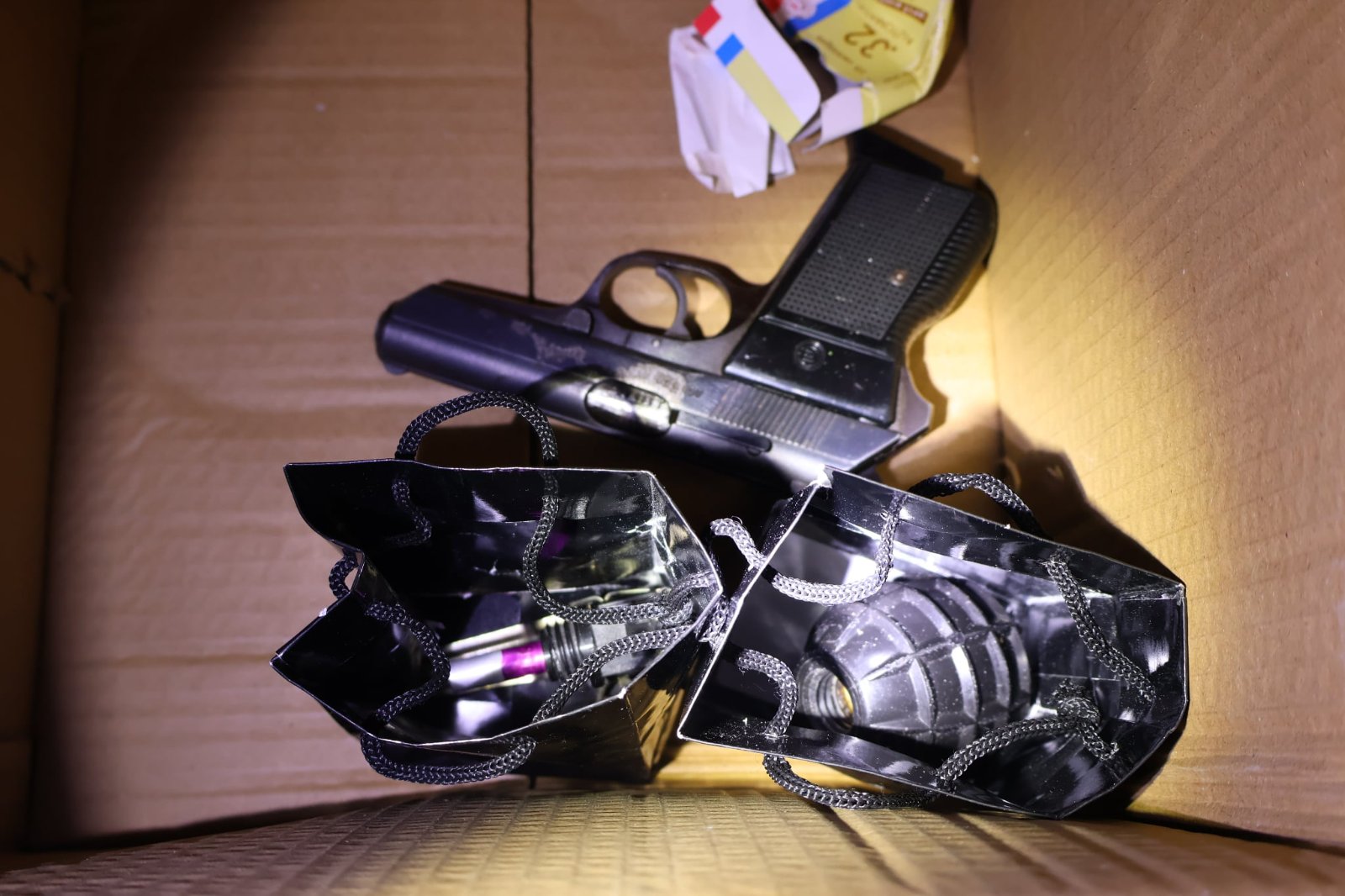 Претрес во охридско, пронајдени дрога, оружје и муниција, лишено од слобода едно лице, следува пријава