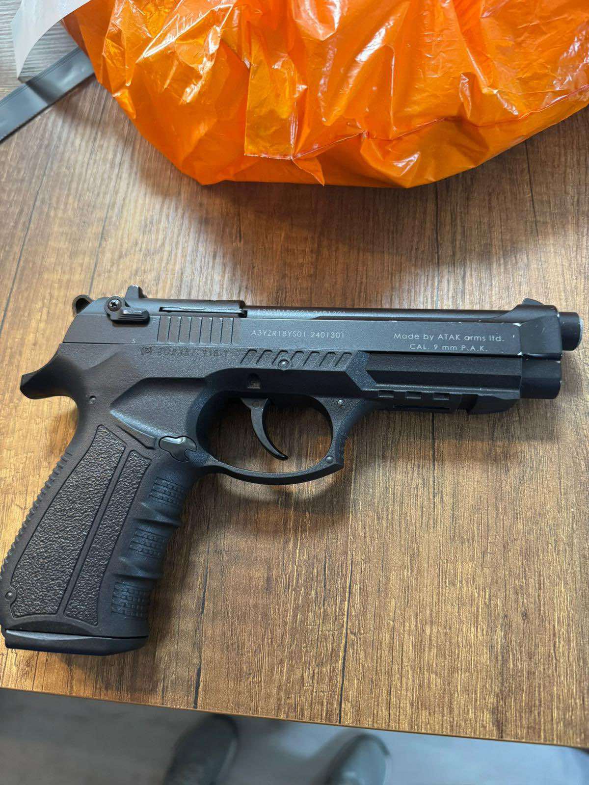 Пронајдени дрога и оружје при претрес на берберница во Тетово