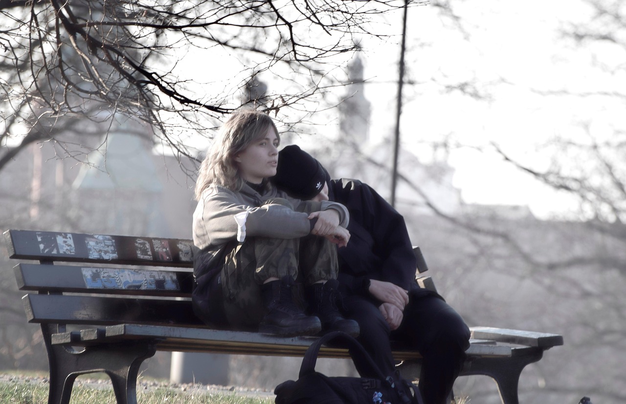 Генерацијата Z ги менува правилата на љубовта: Порано првиот состанок значеше можност за врска, а денес...