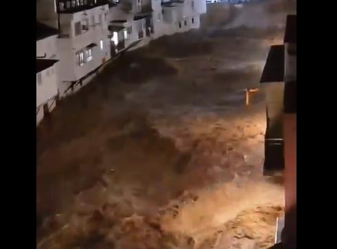 Премиерот на Валенсија, Карлос Мазон, поднесе оставка, една година по катастрофалните поплави во регионот