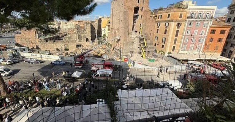 Се урна средновековна кула во близина на Колосеумот во Рим