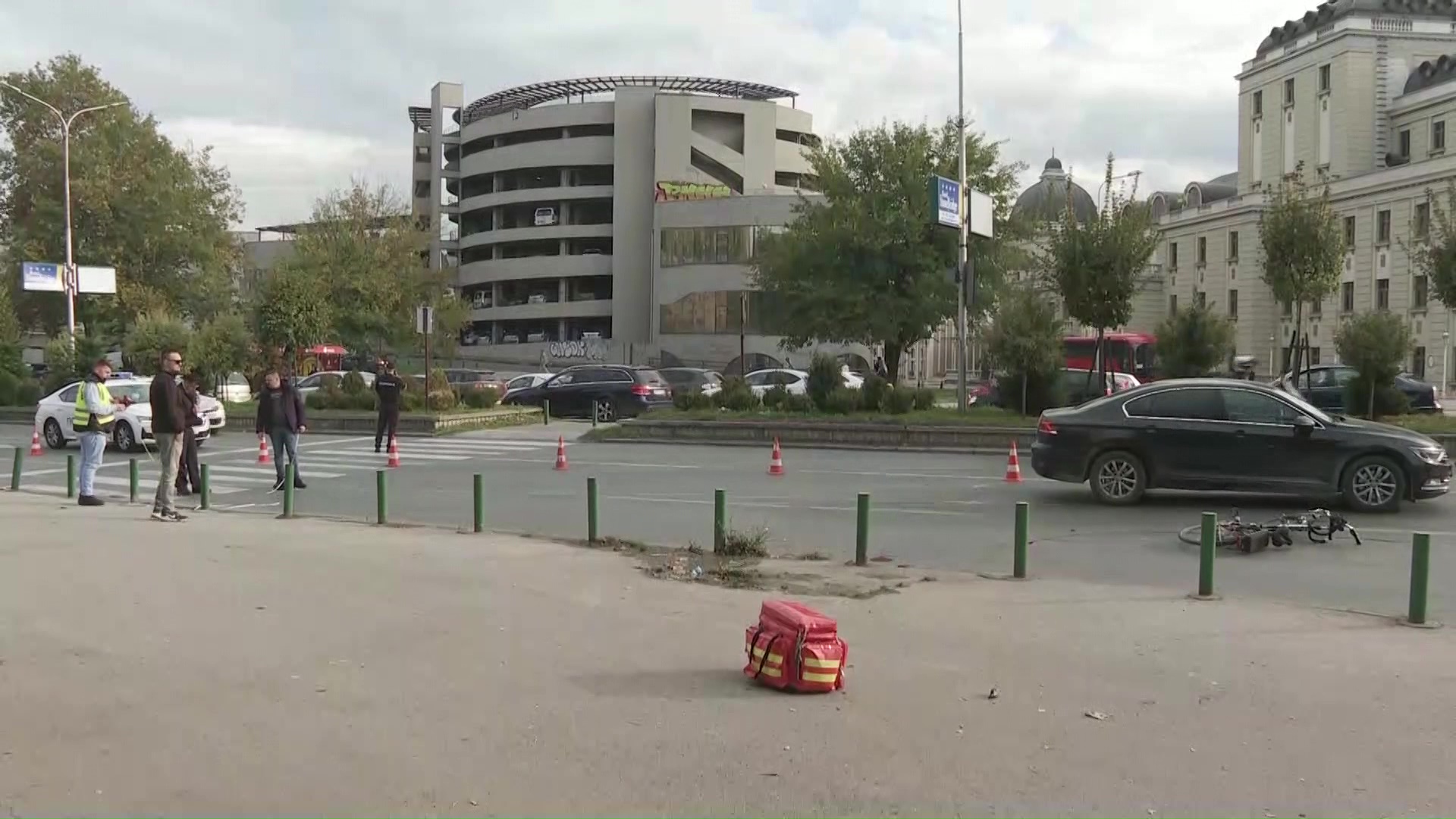 Велосипедист смртно прегазен кај мостот „Гоце Делчев“, возачот го оставил автомобилот и побегнал