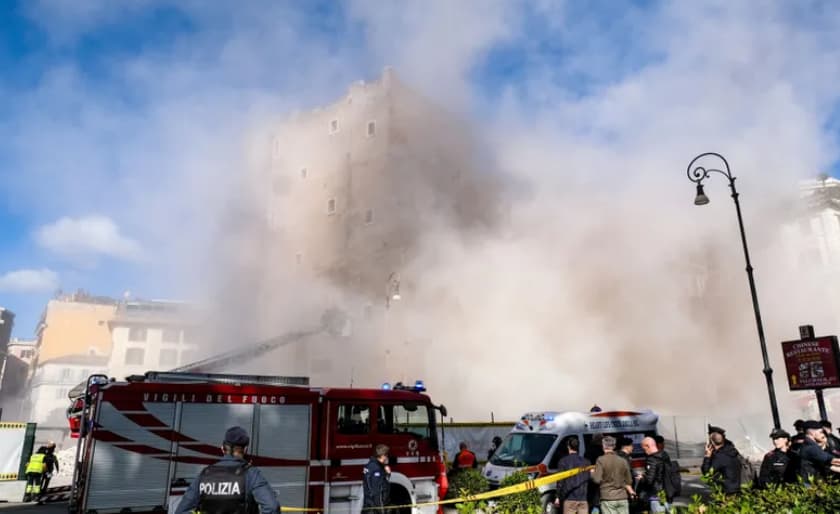 Драмата во Рим продолжува: Додека спасувачите вадат луѓе од урнатините, кулата се урива (ВИДЕО)