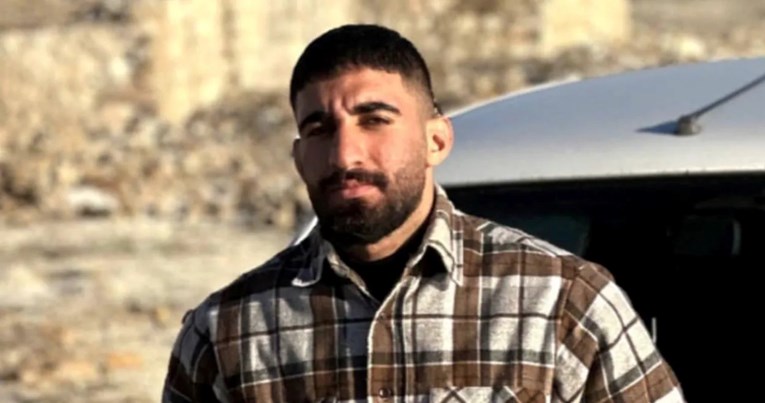 Иранец објави видео, во кое пали кукла со лик на врховниот лидер, утредента го нашле мртов