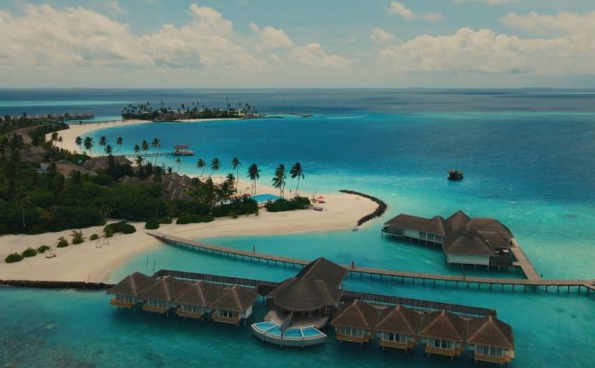 Популарно туристичко летувалиште воведува високи казни за сите родени по 2006 година, може да платат и до 2.800 евра