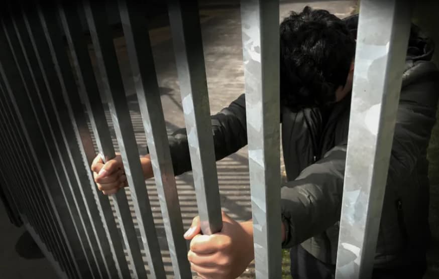 Шведска воведува затворска казна и за 13- годишни деца- ќе важи за тешки дела