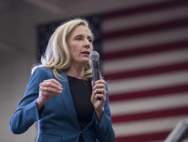 Демократката Абигејл Спанбергер победи на историските избори за гувернер на Вирџинија