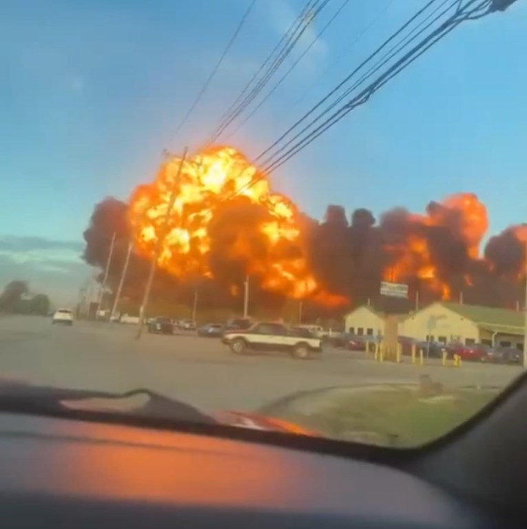 Видео: Најмалку седум загинати при уривање на карго-авион на „ЈупиЕс“ во Кентаки