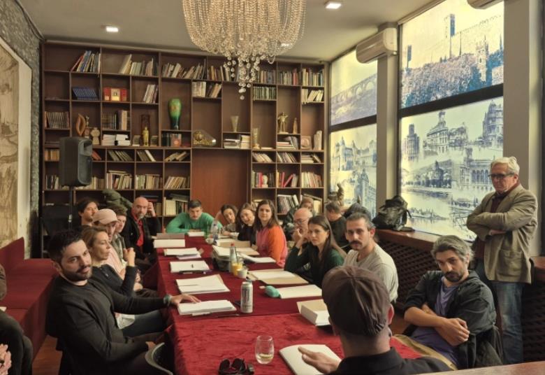 Драмски театар ја подготвува „Болва в уво“ во режија на Синиша Ефтимов, одржана првата проба