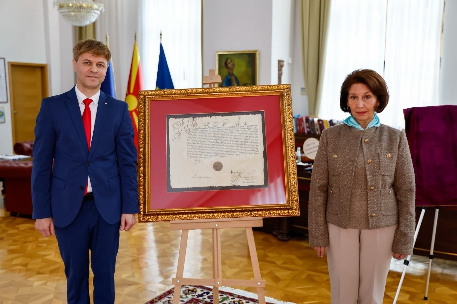 Сиљановска-Давкова ја доби првата копија од Привилегијата од Светиот римски цар Леополд Први Хабзбуршки