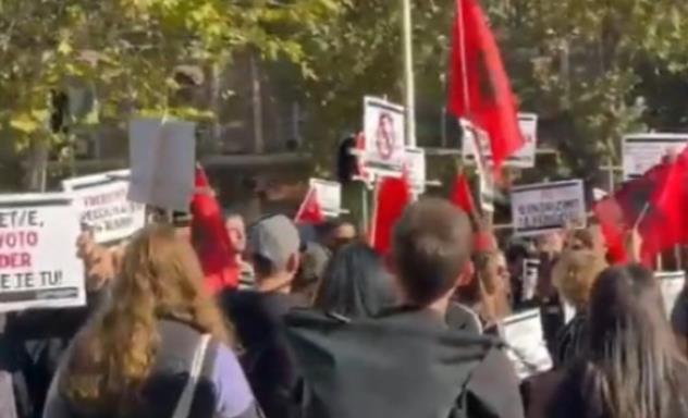 Протест пред албанскиот Парламент против предлог-законот за родова еднаквост