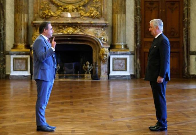 Де Вевер на средба со кралот Филип за ќорсокакот околу белгискиот буџет