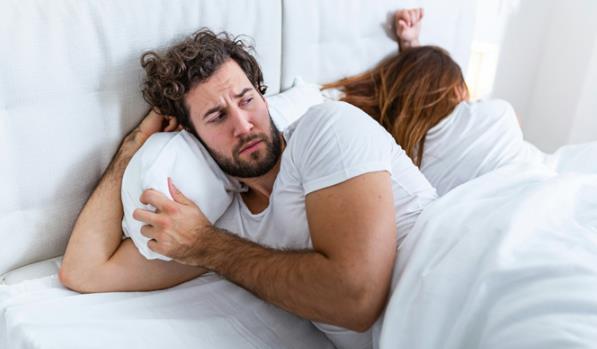 Четири знака кои откриваат дека партнерот повеќе не е заинтересиран за врската или бракот