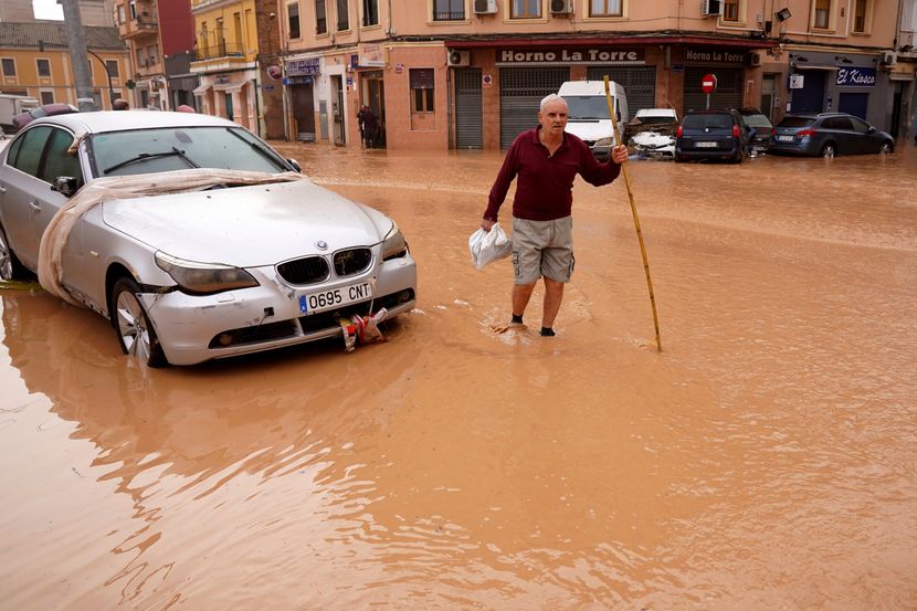 Страшно невреме ја погоди Барселона, властите со предупредување: Останете дома (ВИДЕО)