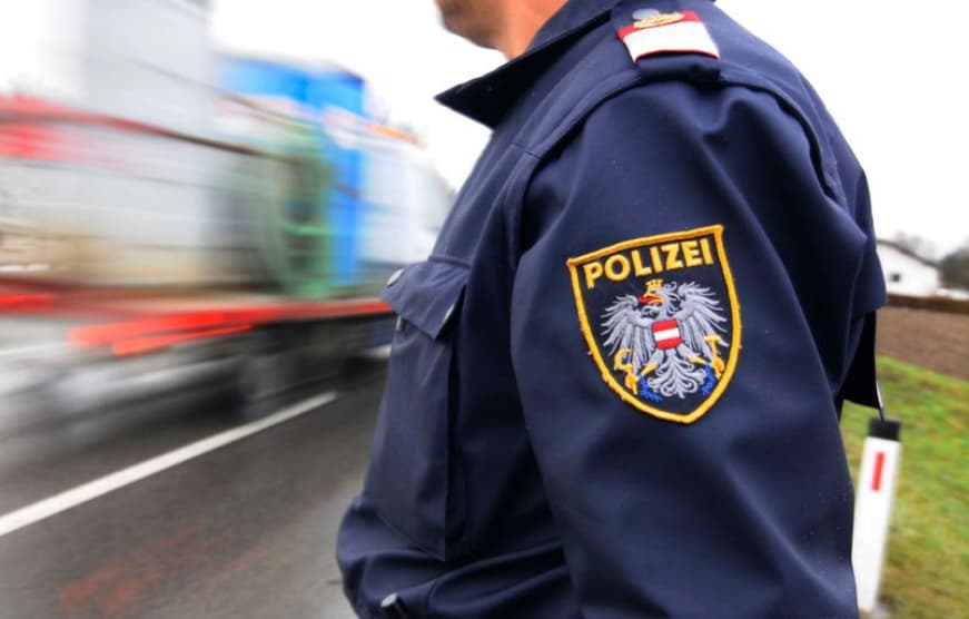 Драма во Виена: Србинка со нож нападнала момче, едвај ја совладале