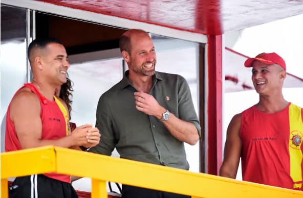 Таму и кралот оди пешки- принцот Вилијам снимен во јавен тоалет на Копакабана (ВИДЕО)