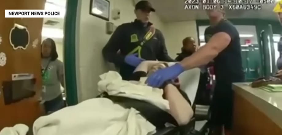 Учителка доби 10 милиони долари отштета, откако во неа пукаше 6- годишен ученик (ВИДЕО)