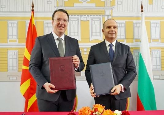 ЕУ го поздрави потпишувањето на Договорот за меѓуграничниот железнички тунел на Коридор 8