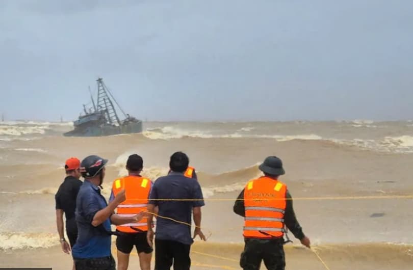 Најмалку пет лица загинаа во тајфунот во Виетнам, бројот на жртви на Филипините достигна 200 лица