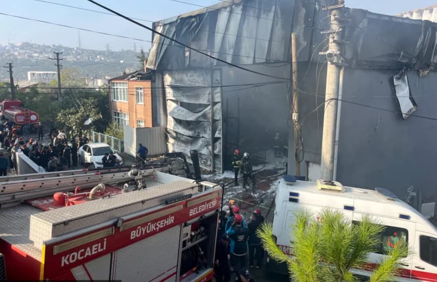 Сопственикот на изгорената фабрика во Турција се обидува да избега- шест лица загинаа, меѓу кои и деца (ВИДЕО)