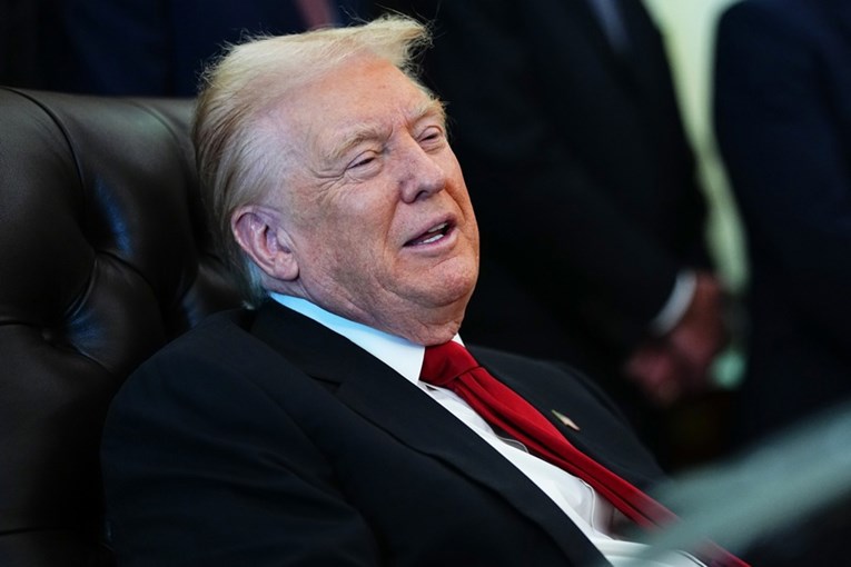 Трамп понуди решение за блокадата на владата: Укинете го најлошиот систем на светот- „ОбамаКер“