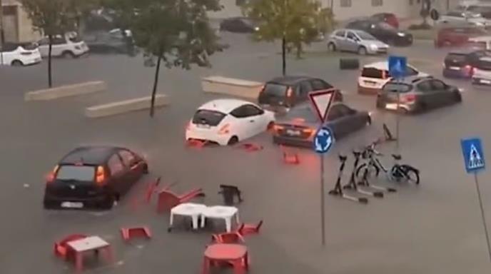 Италијанска туристичка дестинација под вода- пороите носат сѐ пред себе (ВИДЕО)