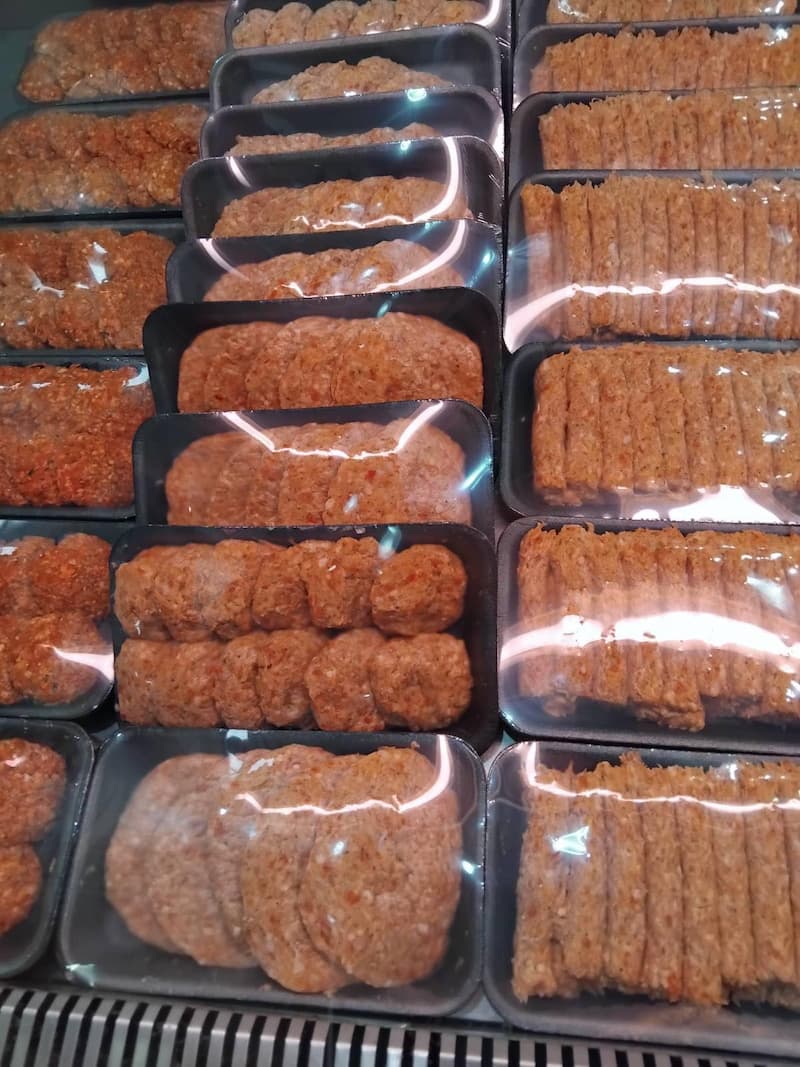 Изминатата недела АХВ заплени и уништи приближно 37 тони храна со поминат рок на употреба (ФОТО)