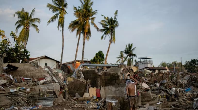 Двајца загинати и речиси милион евакуирани во вториот тајфун, што за една недела ги погоди Филипините (ВИДЕО)