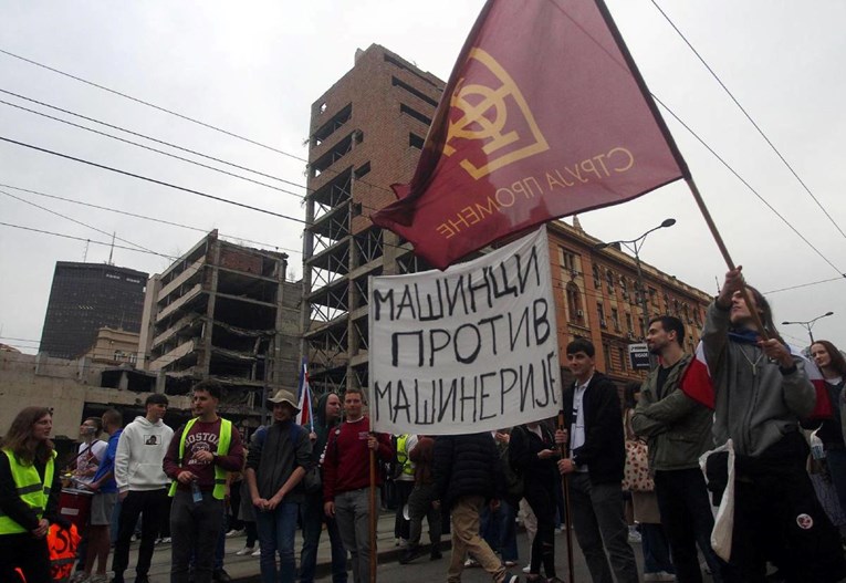 Протест во Белград поради Лекс специјалис изгласан во Собранието за зградите на ГШ