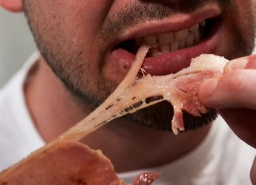 „Го јадев своето стапало со пријателите“, исповед на момче, кое останало без нога по несреќа со мотор (ВИДЕО)