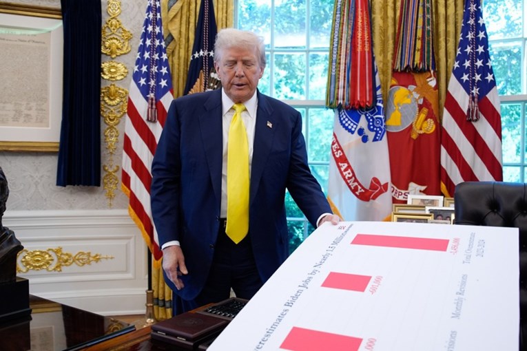 Трамп подготвува нови царини за увоз од 60 земји